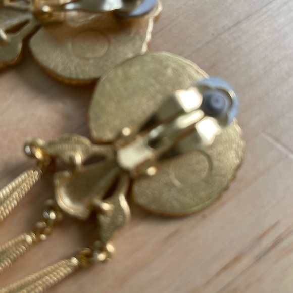 VINTAGE Elizabeth Taylor Egyptian Revival Cleopatra Clip Earrings. Blue & Gold - Picture 6 of 6